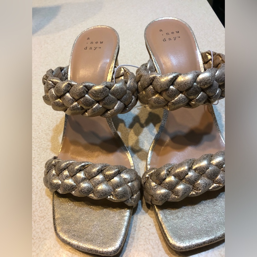 NWT Sandals